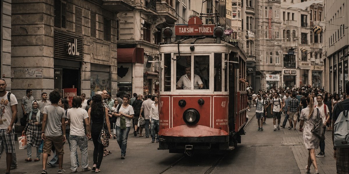 Türkiye oturma izni türleri — İstiklal Caddesi